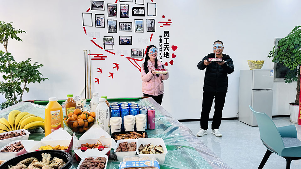 <strong>共慶生辰，攜手同行——boss與美女員工生日茶話會(huì)</strong>